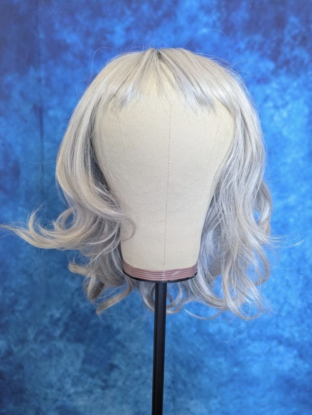Sallcks Grey Silver Wavy Chin Length Bob With Bangs Synthetic Wig NWT